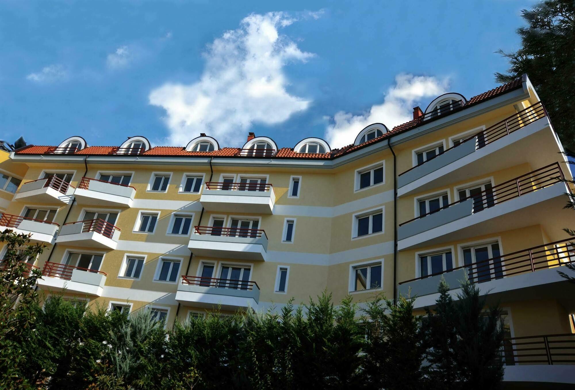 Dora Residence Collak Luaran gambar