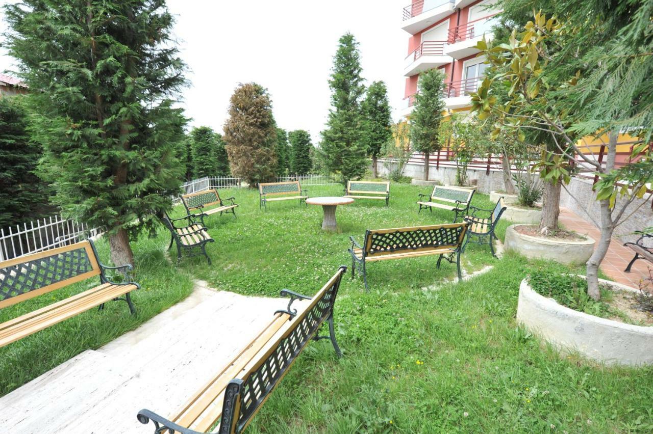 Dora Residence Collak Luaran gambar